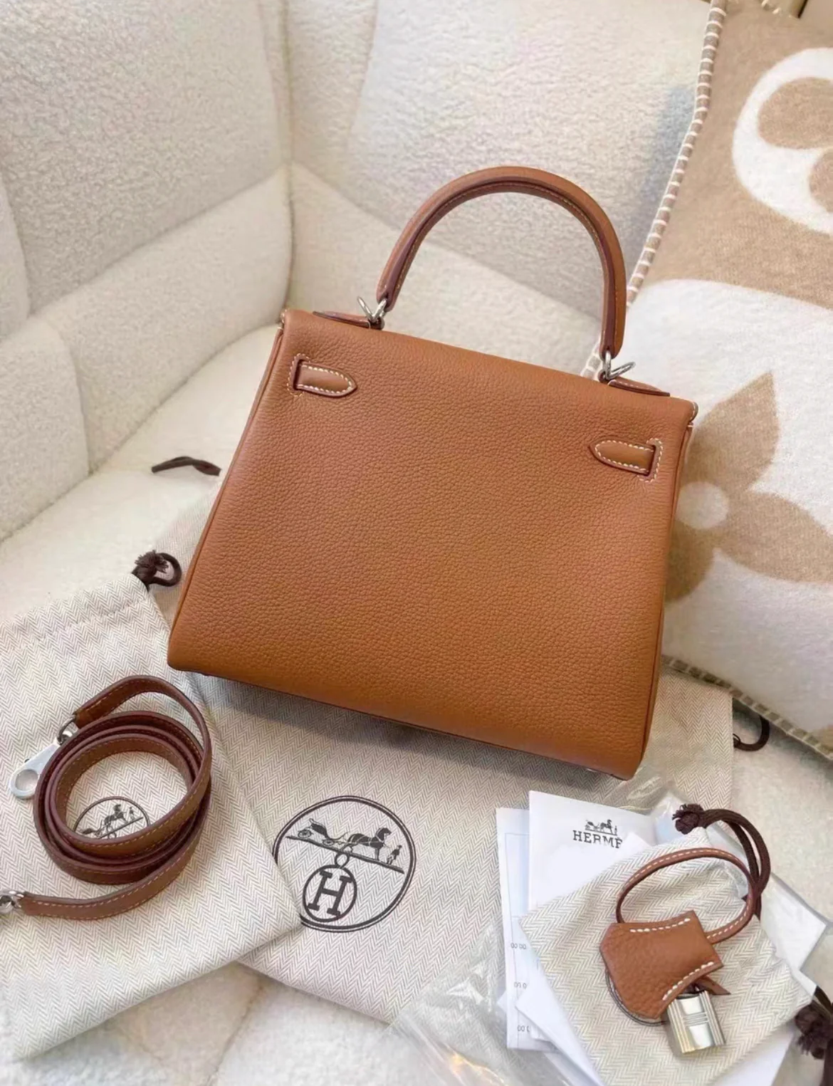 Hermes Kelly 25 Gold Togo Palladium Hardware - Image 3