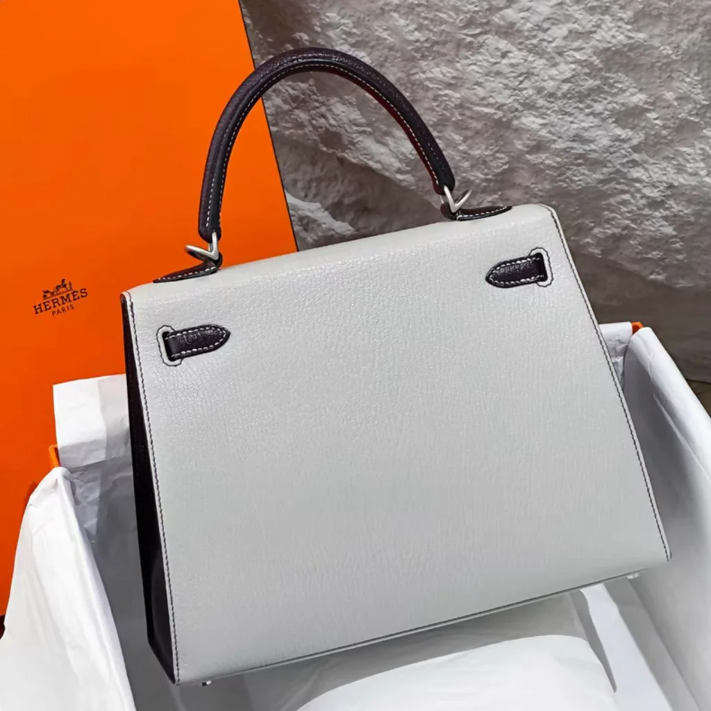 Hermès Special Order (HSS) Kelly Sellier 25 Gris Perle and Cassis Chevre Mysore Palladium Hardware - Image 3