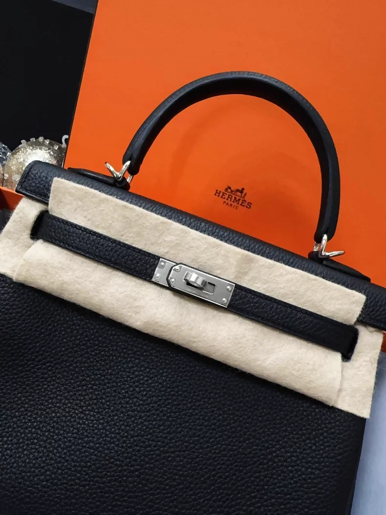 Hermes Kelly 25 in black togo leather palladium hardware - Image 4