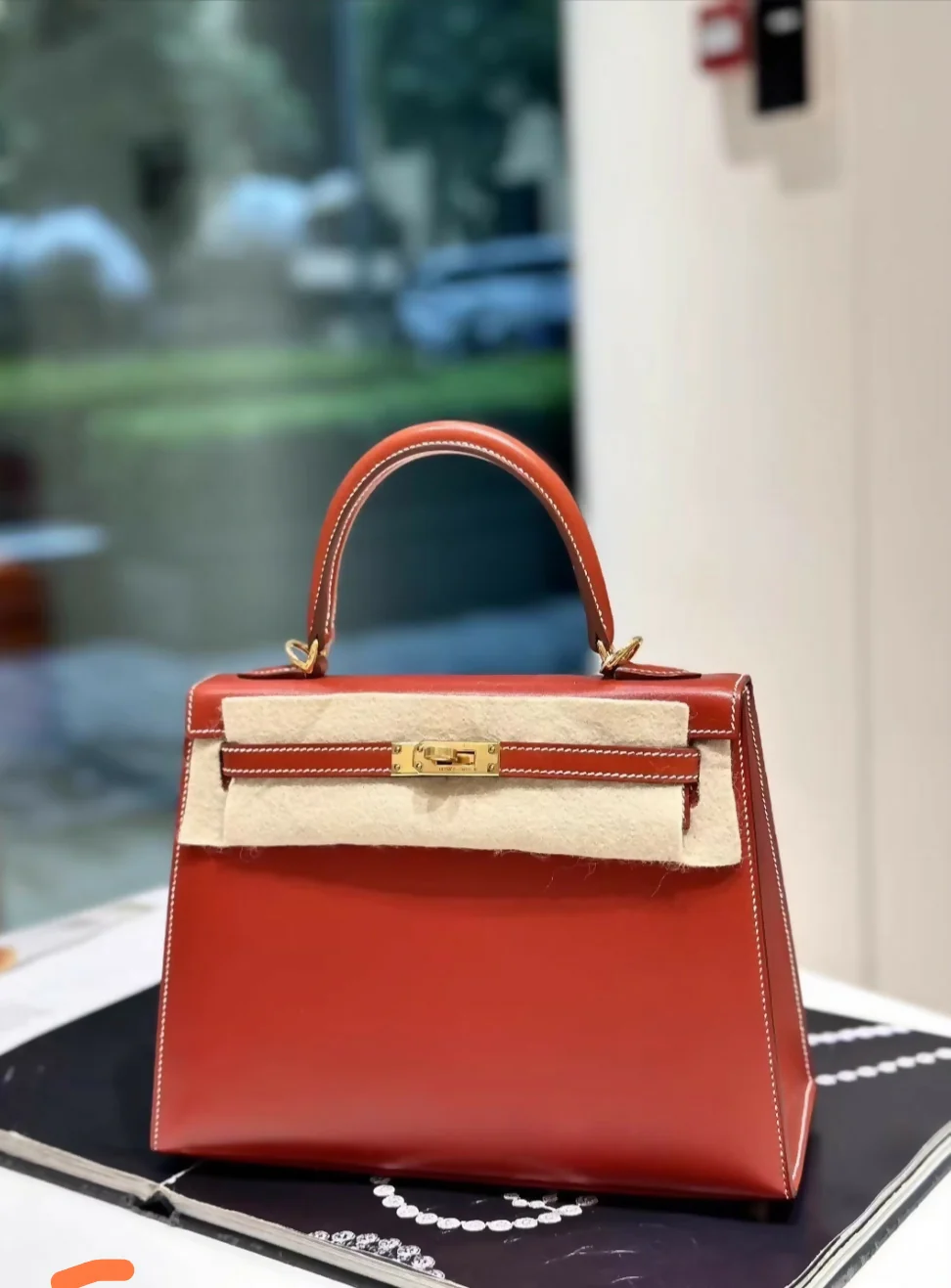 Hermes Kelly 25 red box leather Gold hardware