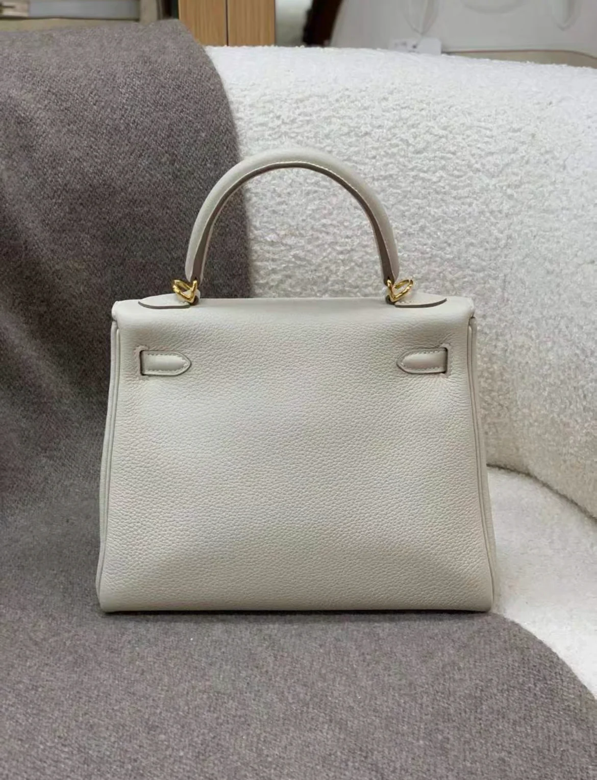 HERMÈS Kelly 25 in Craie Togo leather with Gold hardware - Image 3