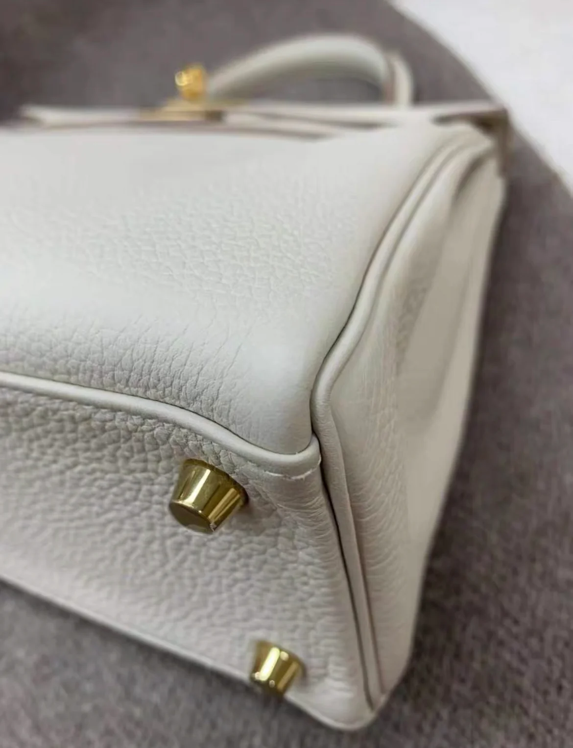 HERMÈS Kelly 25 in Craie Togo leather with Gold hardware - Image 4