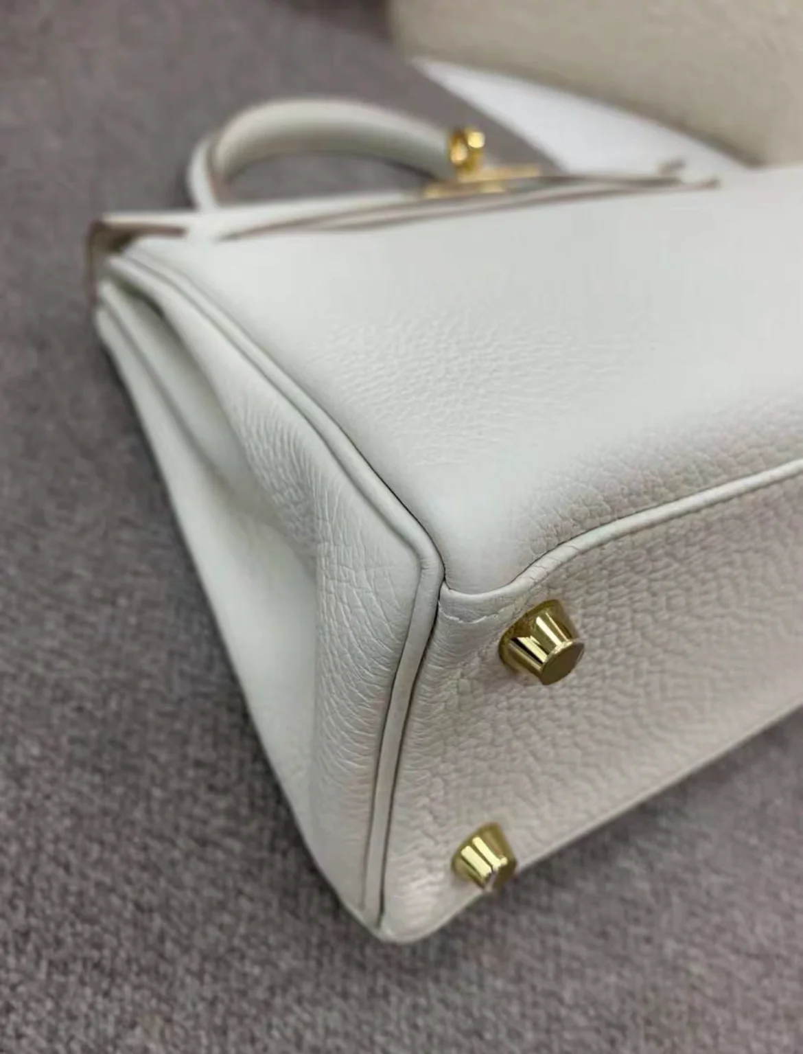 HERMÈS Kelly 25 in Craie Togo leather with Gold hardware - Image 5