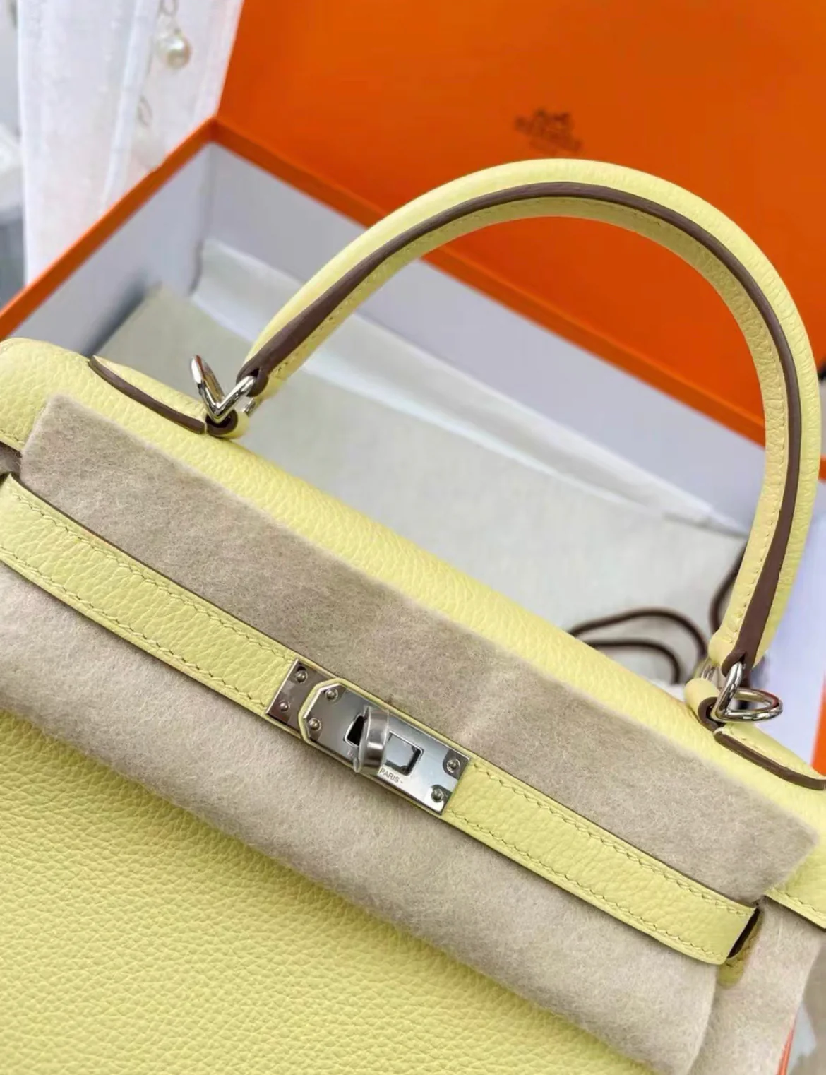 Hermes Kelly 25 Jaune Poussin Togo Leather Palladium hardware - Image 2