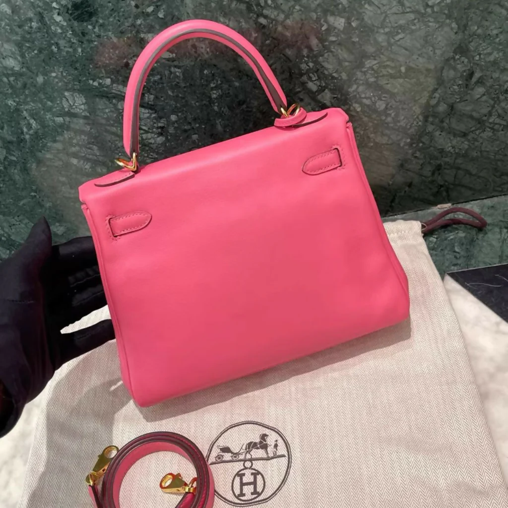 Hermès Kelly 25 Lipstick Pink Swift Leather with Gold Hardware - Image 2