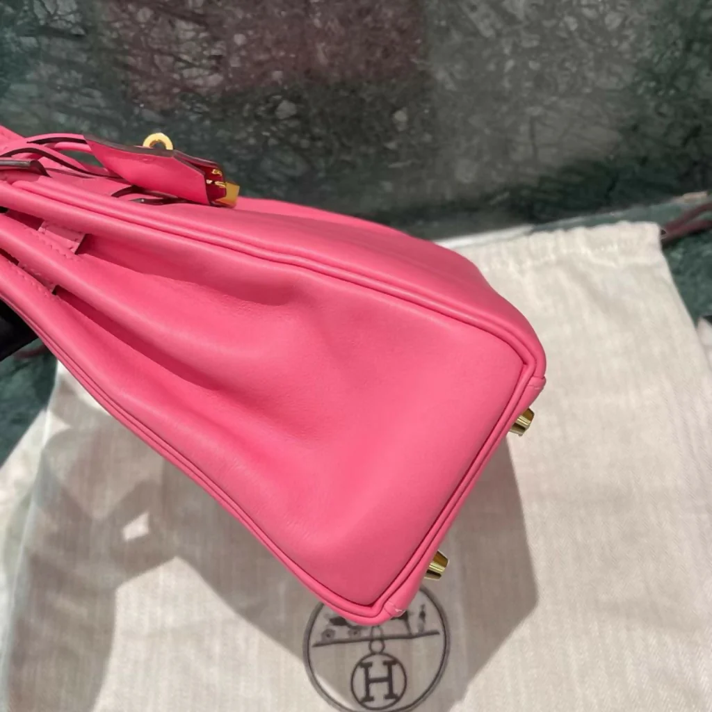 Hermès Kelly 25 Lipstick Pink Swift Leather with Gold Hardware - Image 3