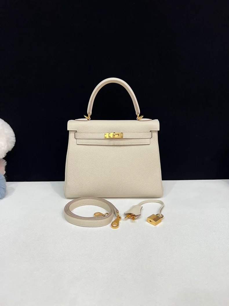 Hermes Kelly 25 craie Togo leather gold hardware