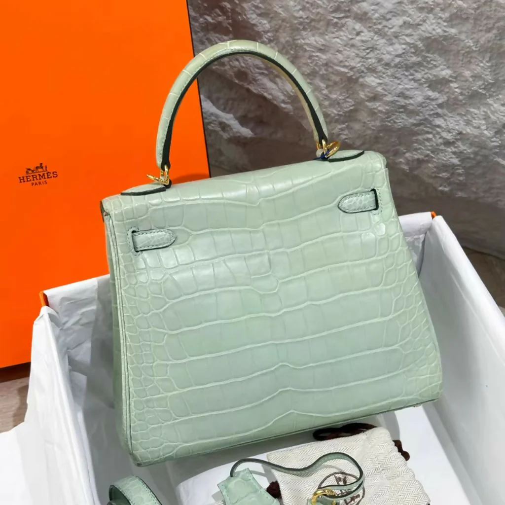 Hermès Kelly 25 Matte Vert d'Eau Porosus Crocodile Gold Hardware - Image 2