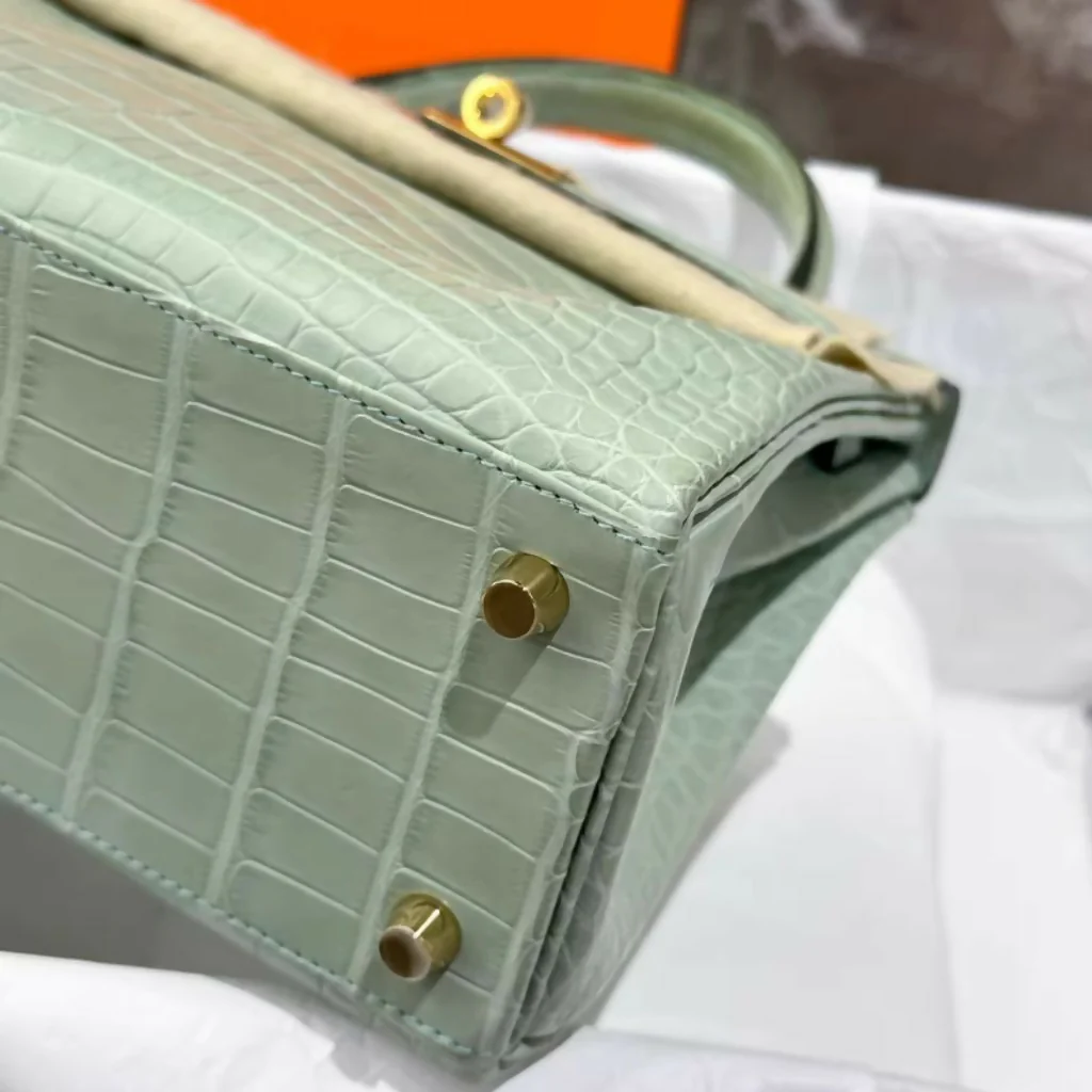 Hermès Kelly 25 Matte Vert d'Eau Porosus Crocodile Gold Hardware - Image 3