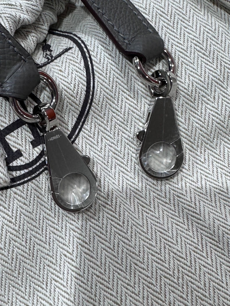 Hermès Kelly Sellier 25 Tri-Color Nata, Gris Meyer and Chai Epsom Palladium Hardware - Image 3