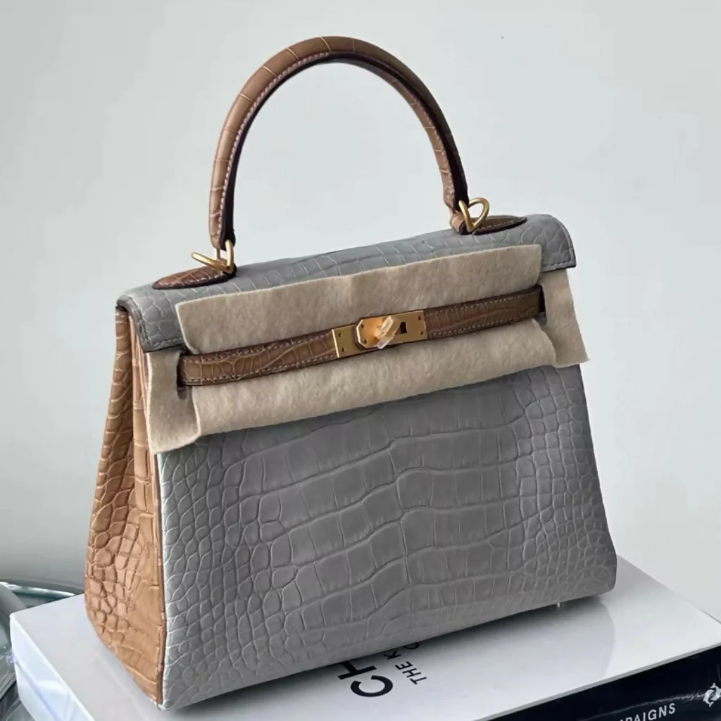Hermès Kelly 25 Gris Perle & Brown Matte Crocodile leather gold hardware