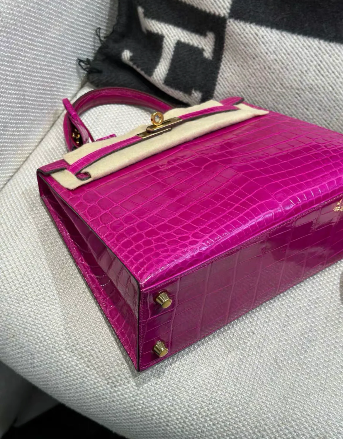 HERMES KELLY 25 SELLIER ROSE SCHEHERAZADE ALLIGATOR LISSE SHINY GOLD HARDWARE - Image 4
