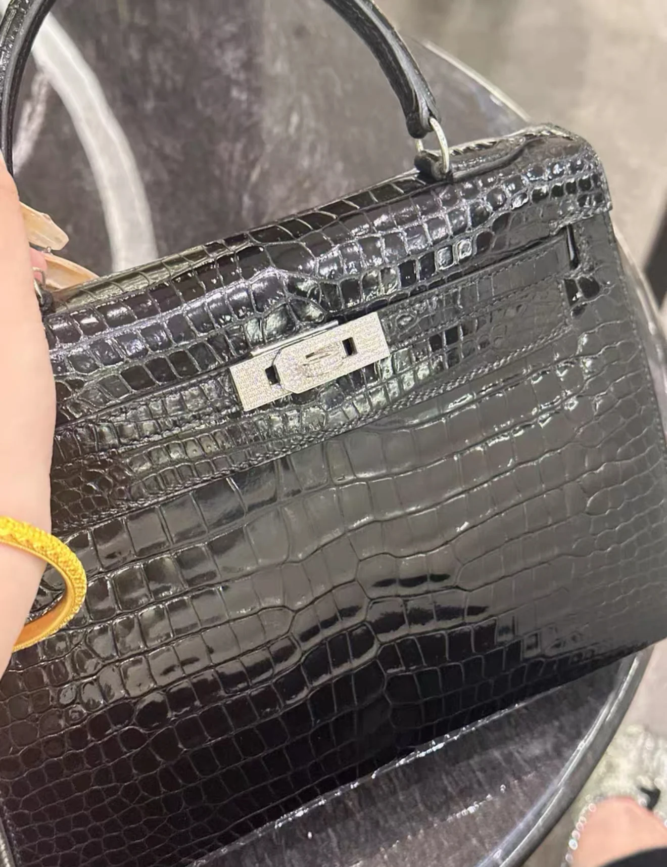 Hermes Kelly 25 Shiny crocodile leather white gold & diamond hardware - Image 2
