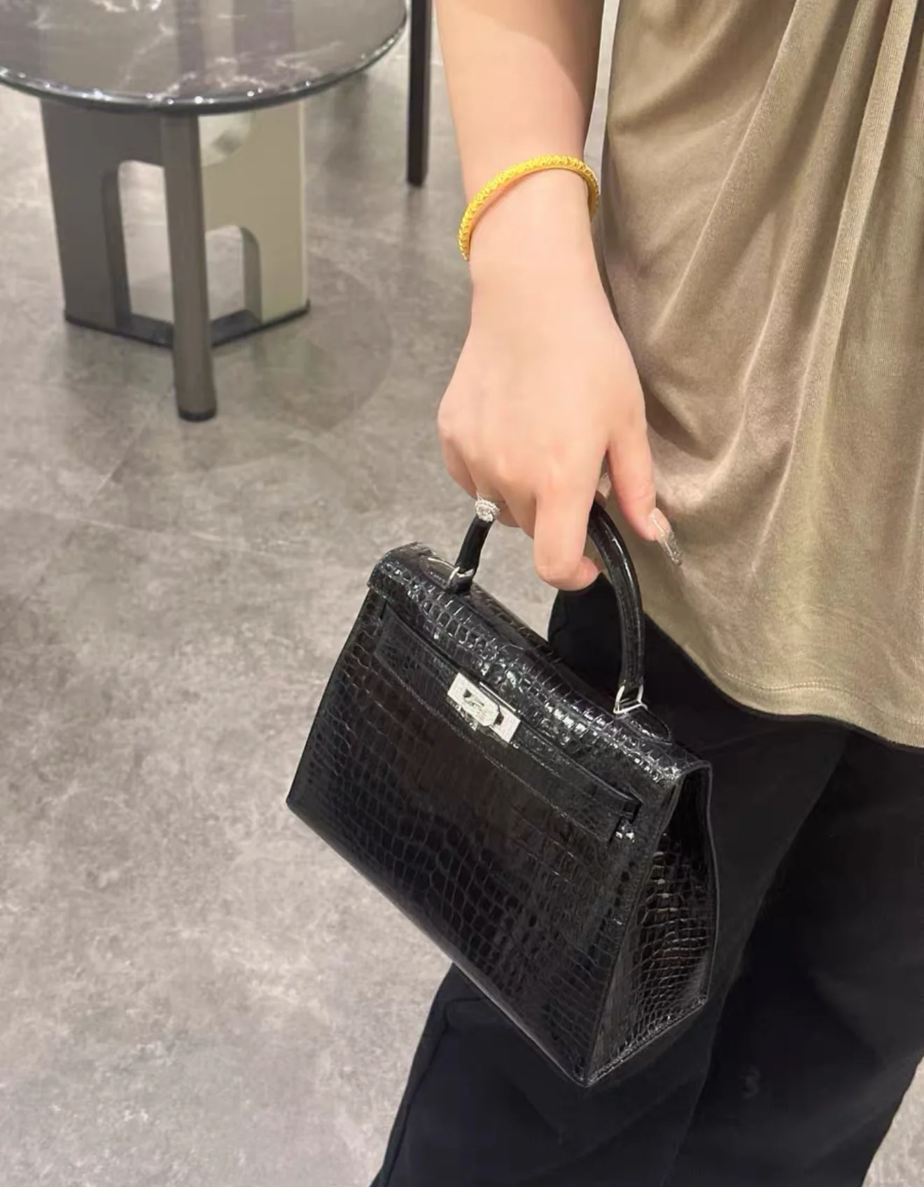 Hermes Kelly 25 Shiny crocodile leather white gold & diamond hardware - Image 3