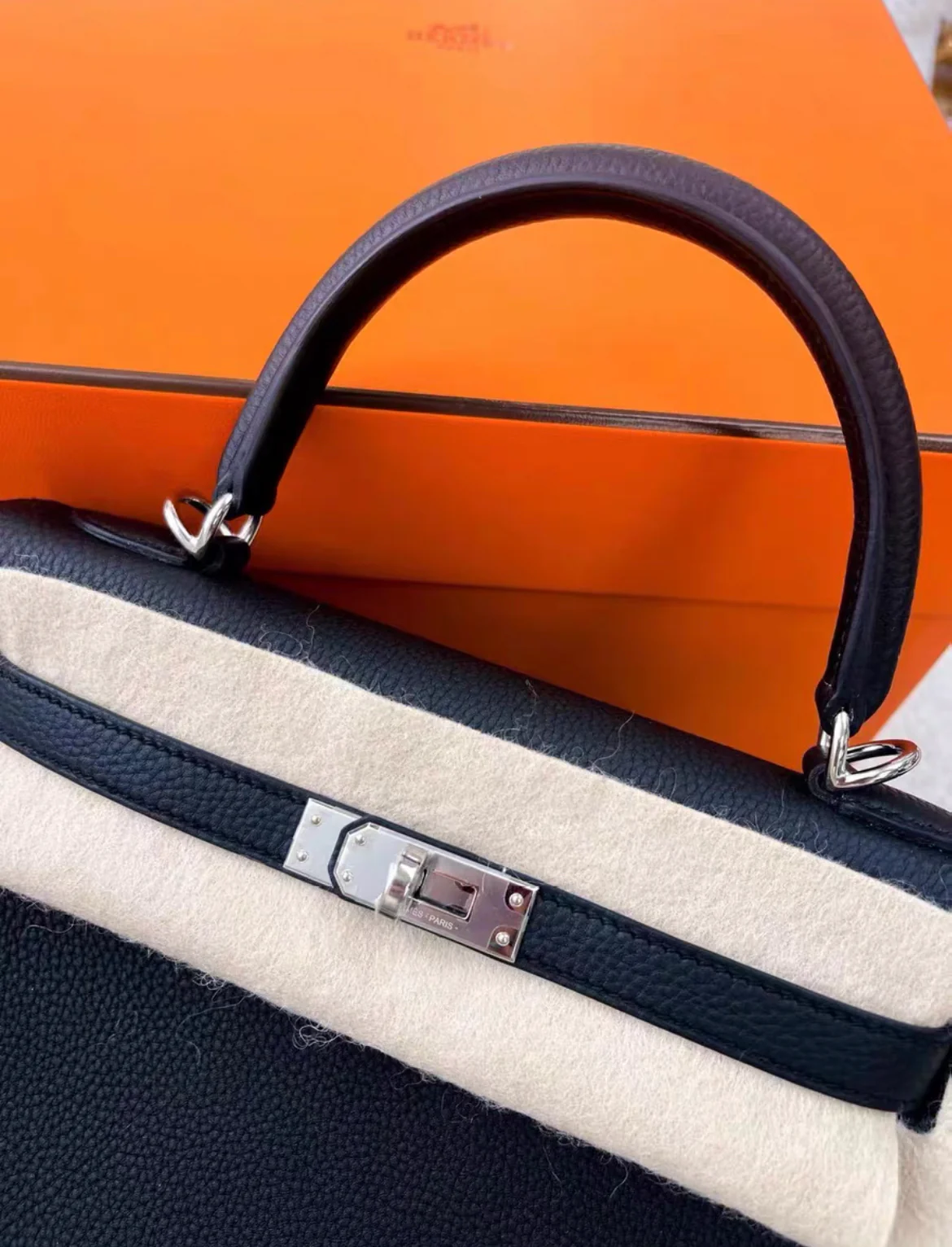 HERMES Kelly 25 Togo Black Palladium Hardware - Image 3