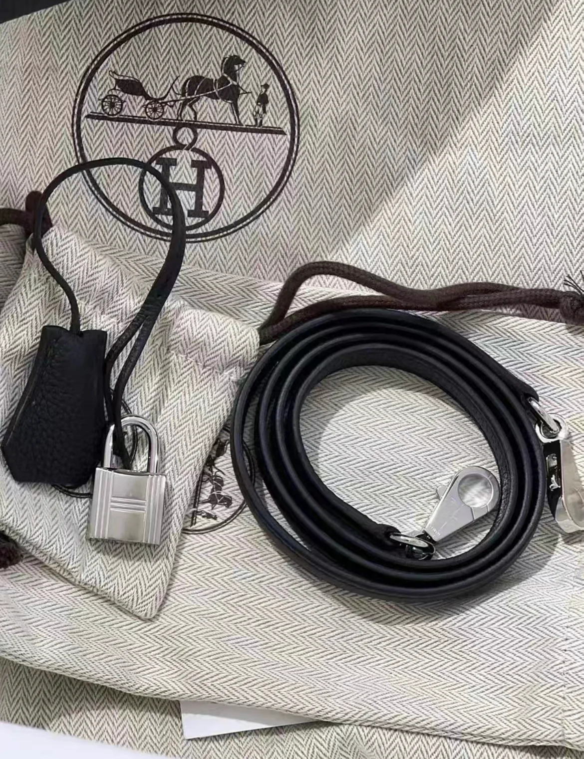 Hermes Kelly 25 Togo Leather Palladium Hardware - Image 3