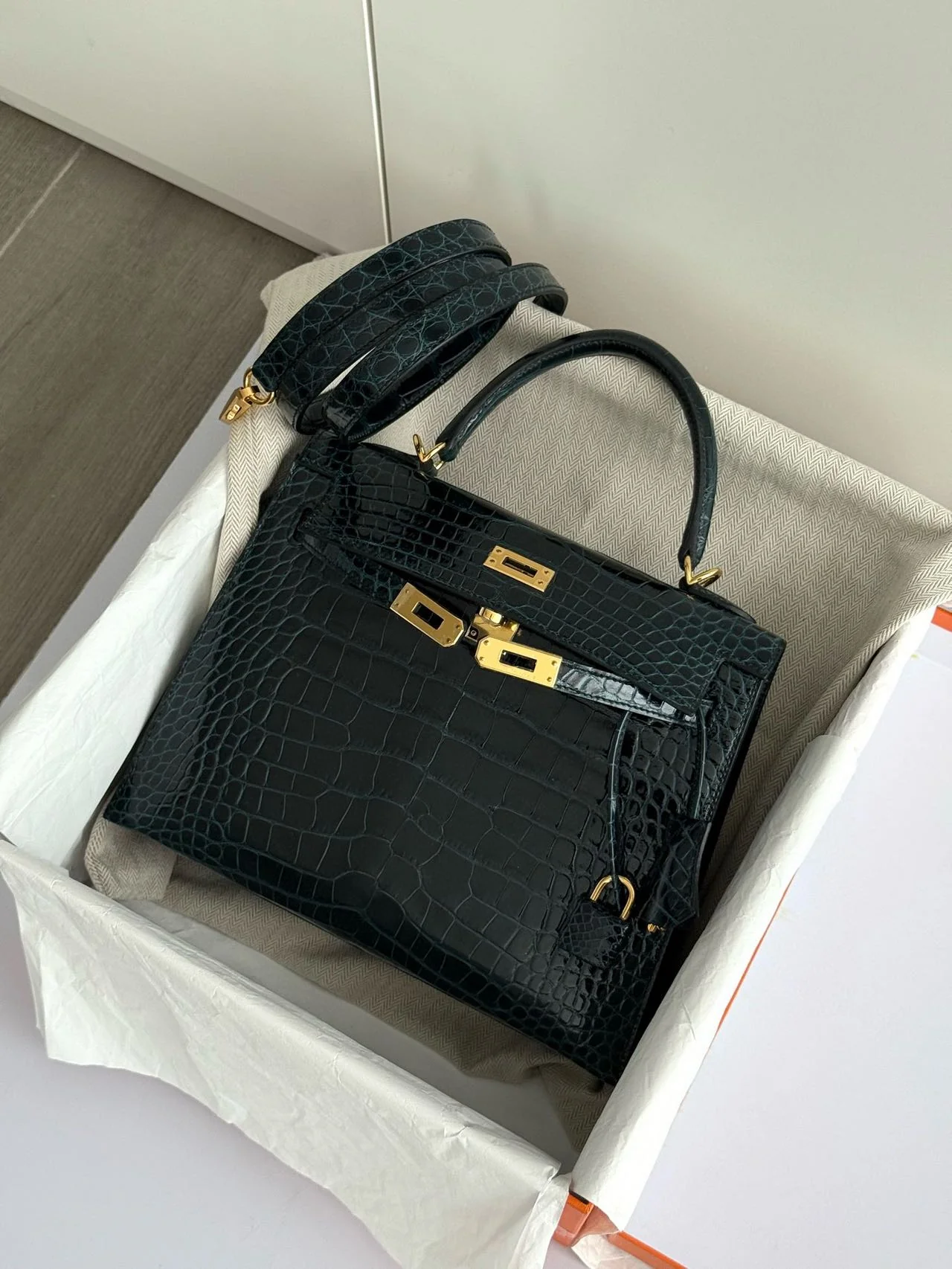 Hermès Kelly 25 Vert Rousseau shiny crocodile leather gold hardware