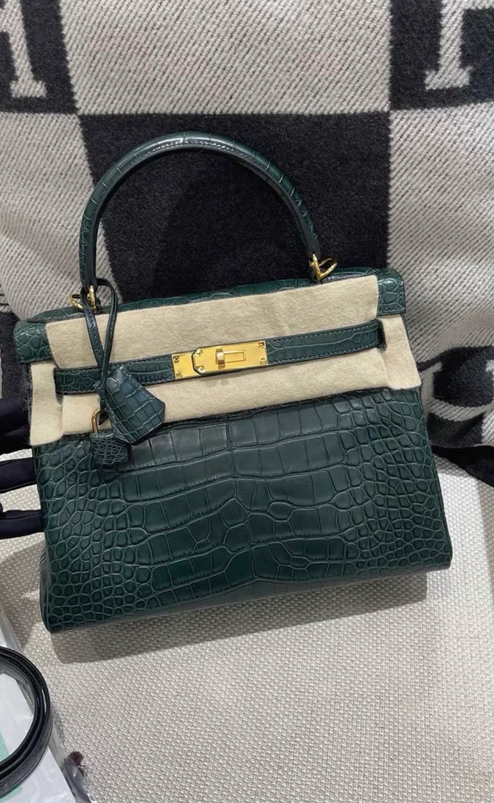 Hermes Kelly 28 1T Dark Green Matte crocodile leather gold hardware