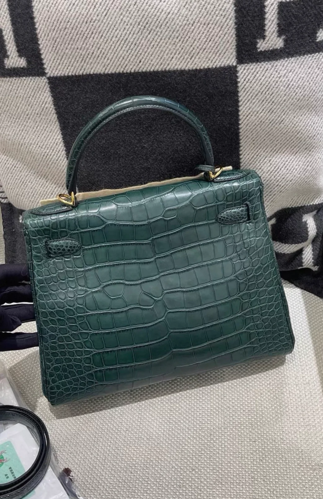 Hermes Kelly 28 1T Dark Green Matte crocodile leather gold hardware - Image 2