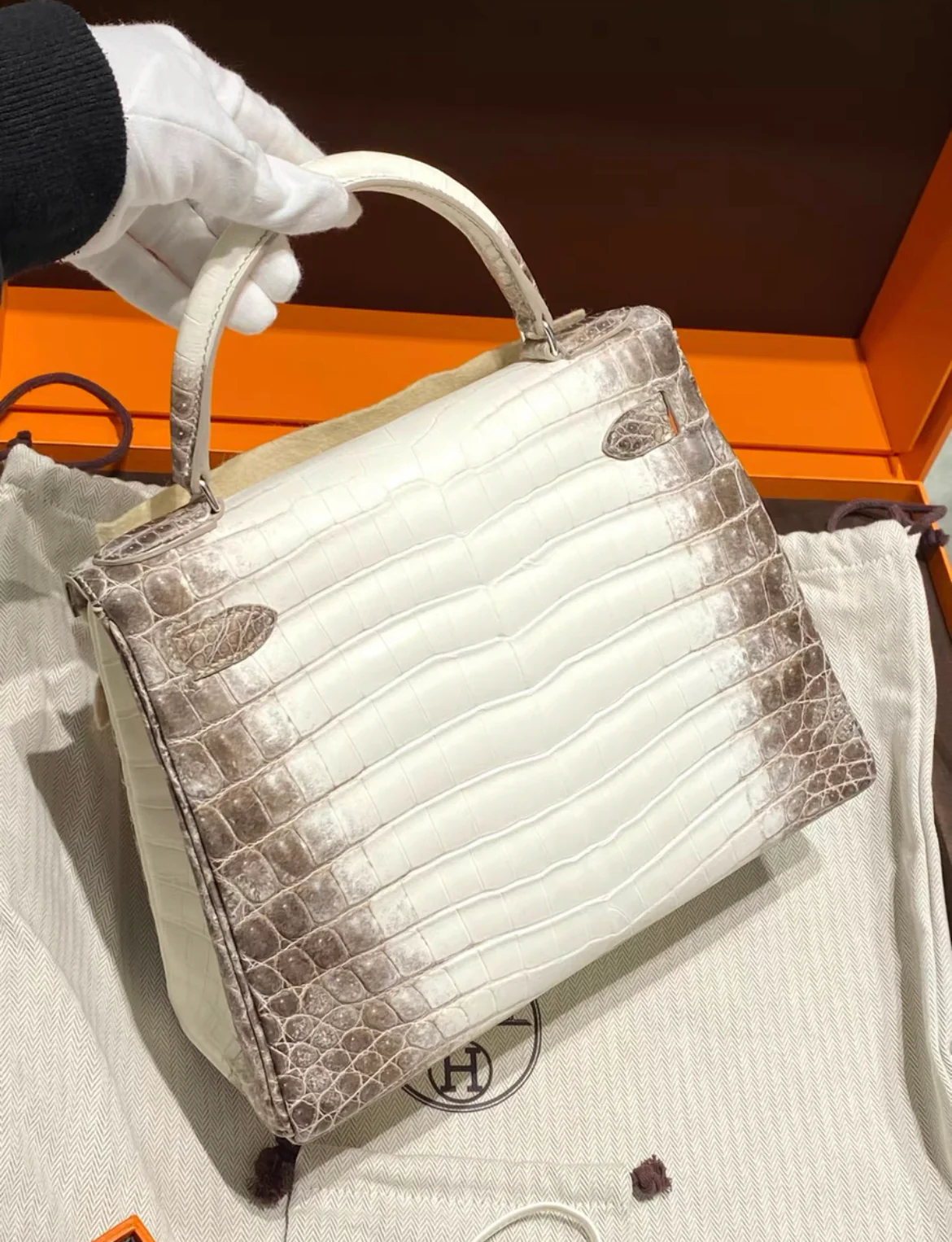 Hermes Kelly 28 Bag Diamond Himalaya Blanc Matte Niloticus Crocodile with 18k White Gold Hardware - Image 4