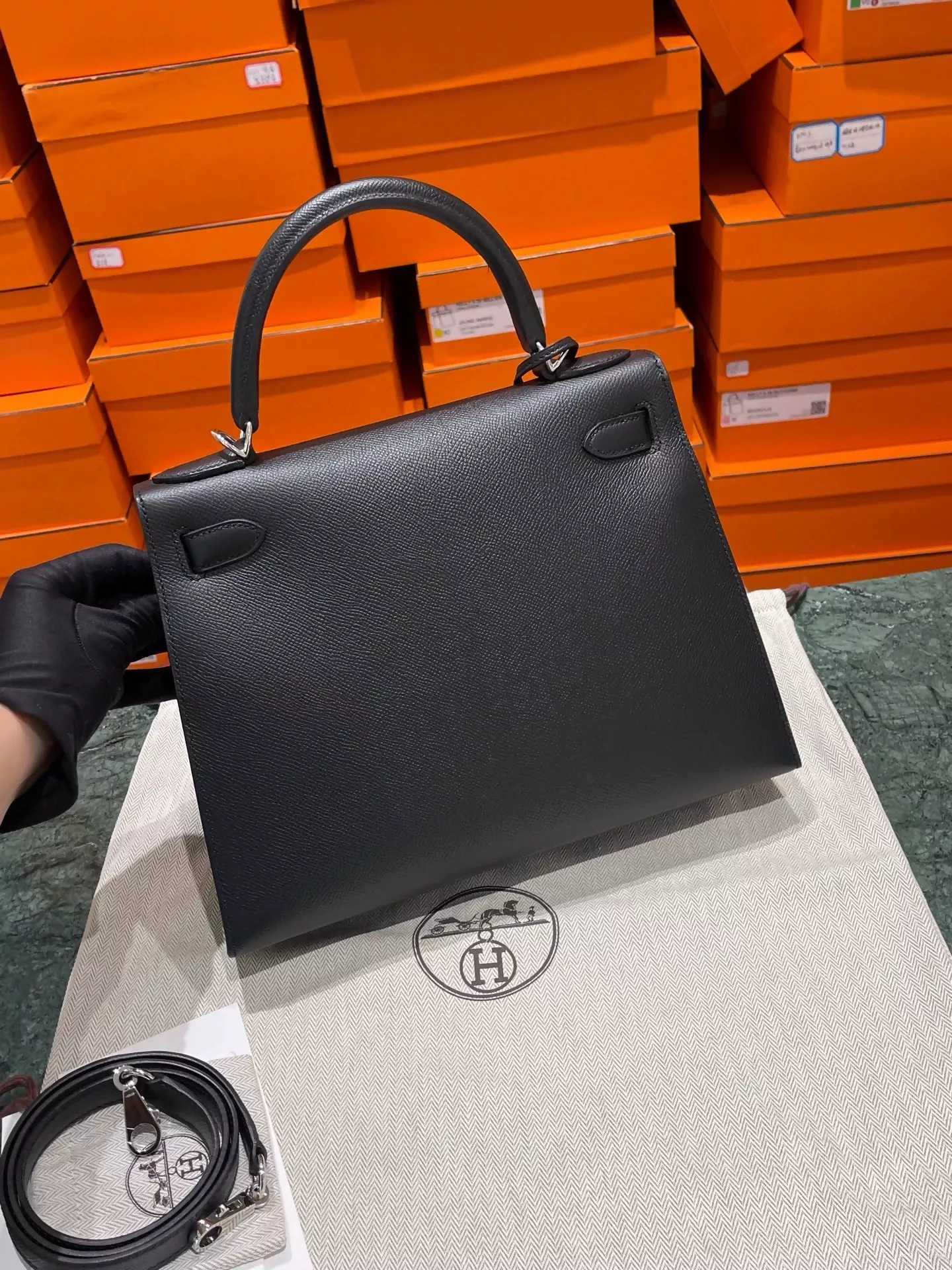 Hermes Kelly 28 black epsom leather palladium hardware - Image 3