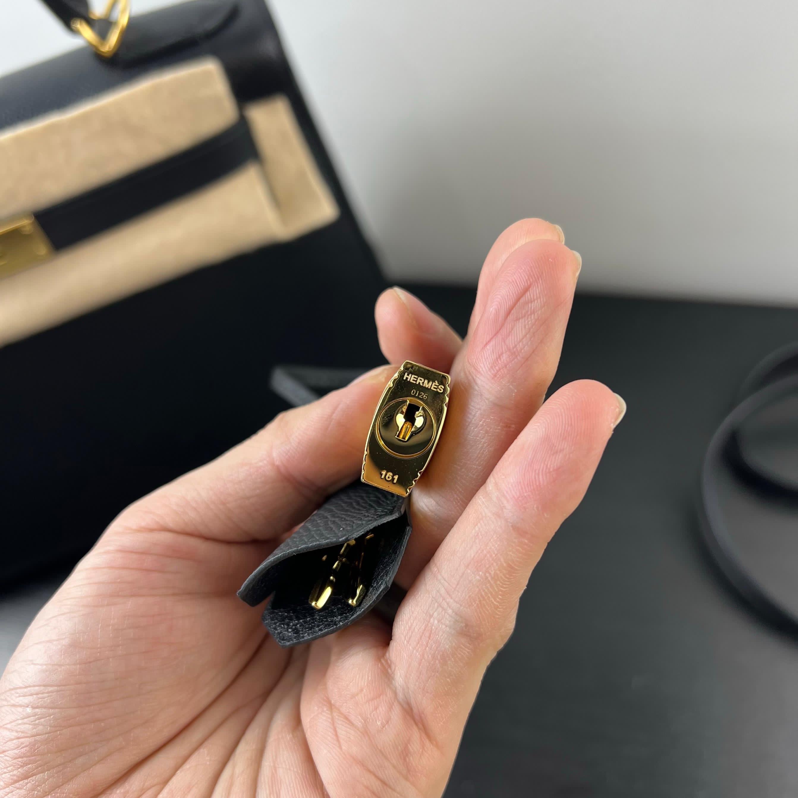 Hermes Kelly 28 Black Epsom Leather Gold Hardware - Image 19