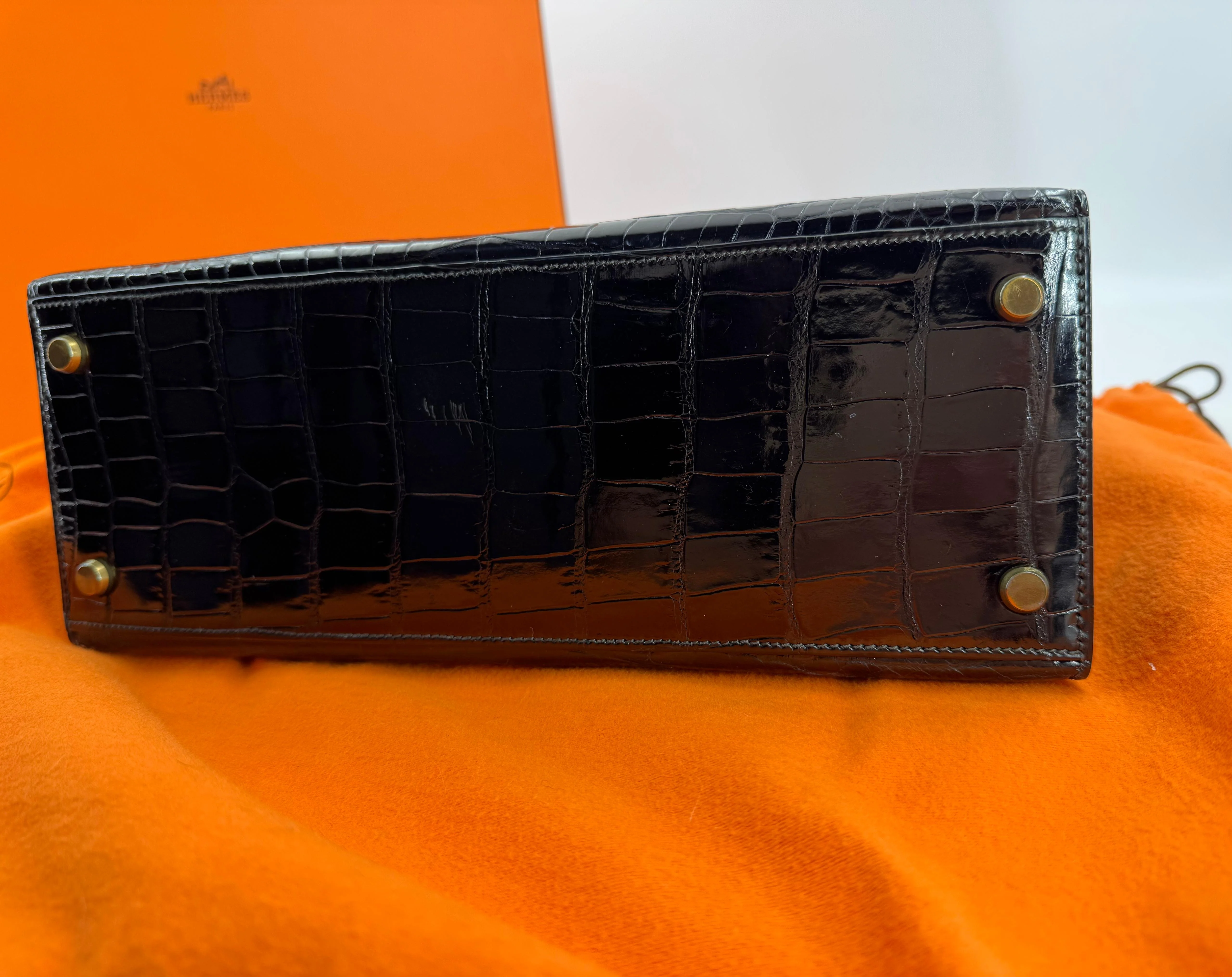 Hermes kelly 28 black shiny crocodile leather Gold hardware - Image 14