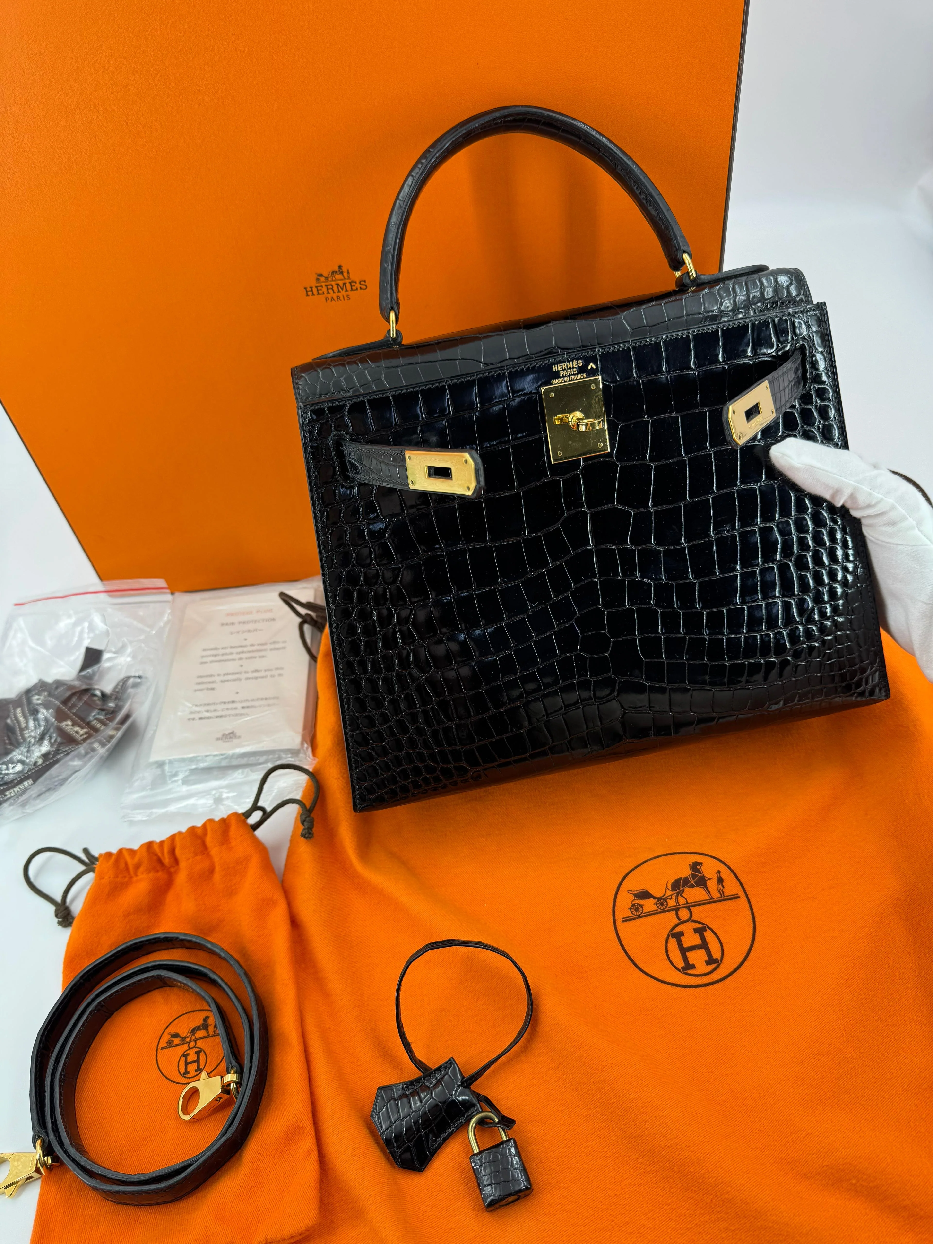 Hermes kelly 28 black shiny crocodile leather Gold hardware - Image 3