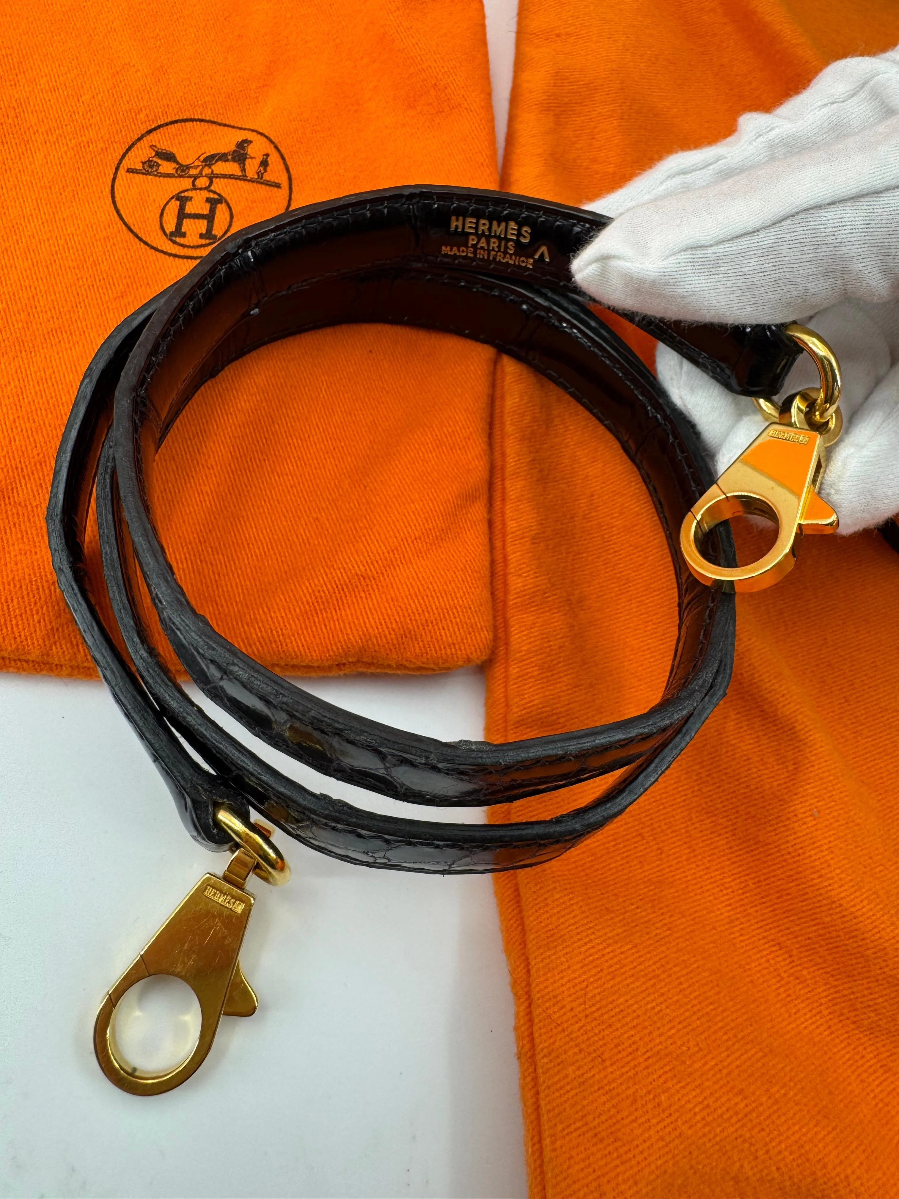 Hermes kelly 28 black shiny crocodile leather Gold hardware - Image 4