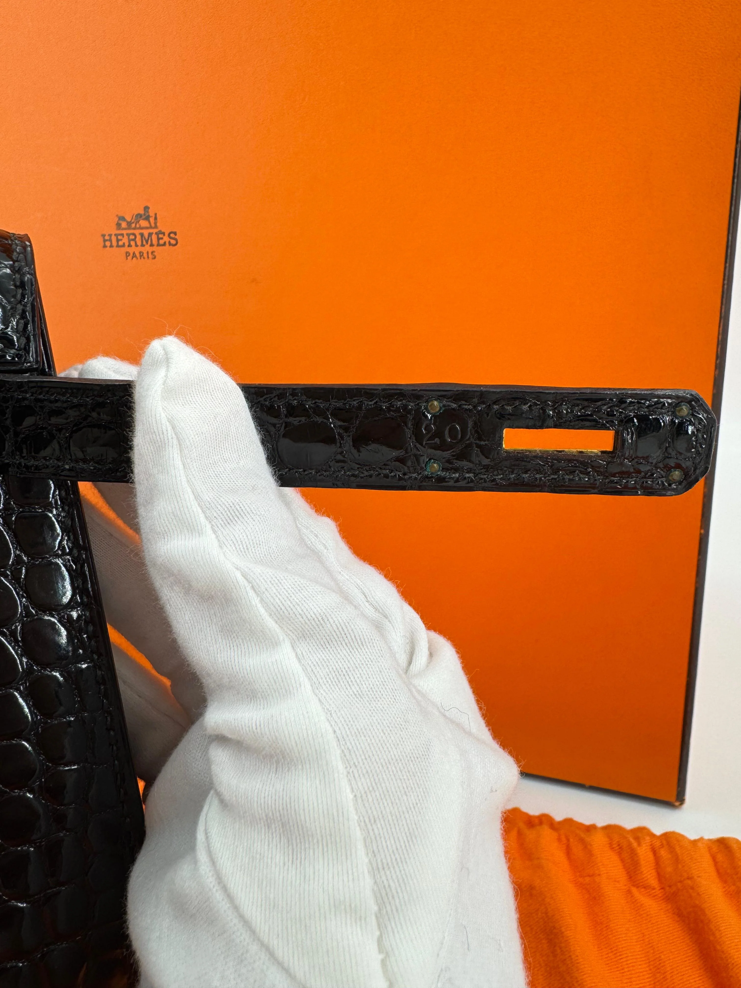 Hermes kelly 28 black shiny crocodile leather Gold hardware - Image 5