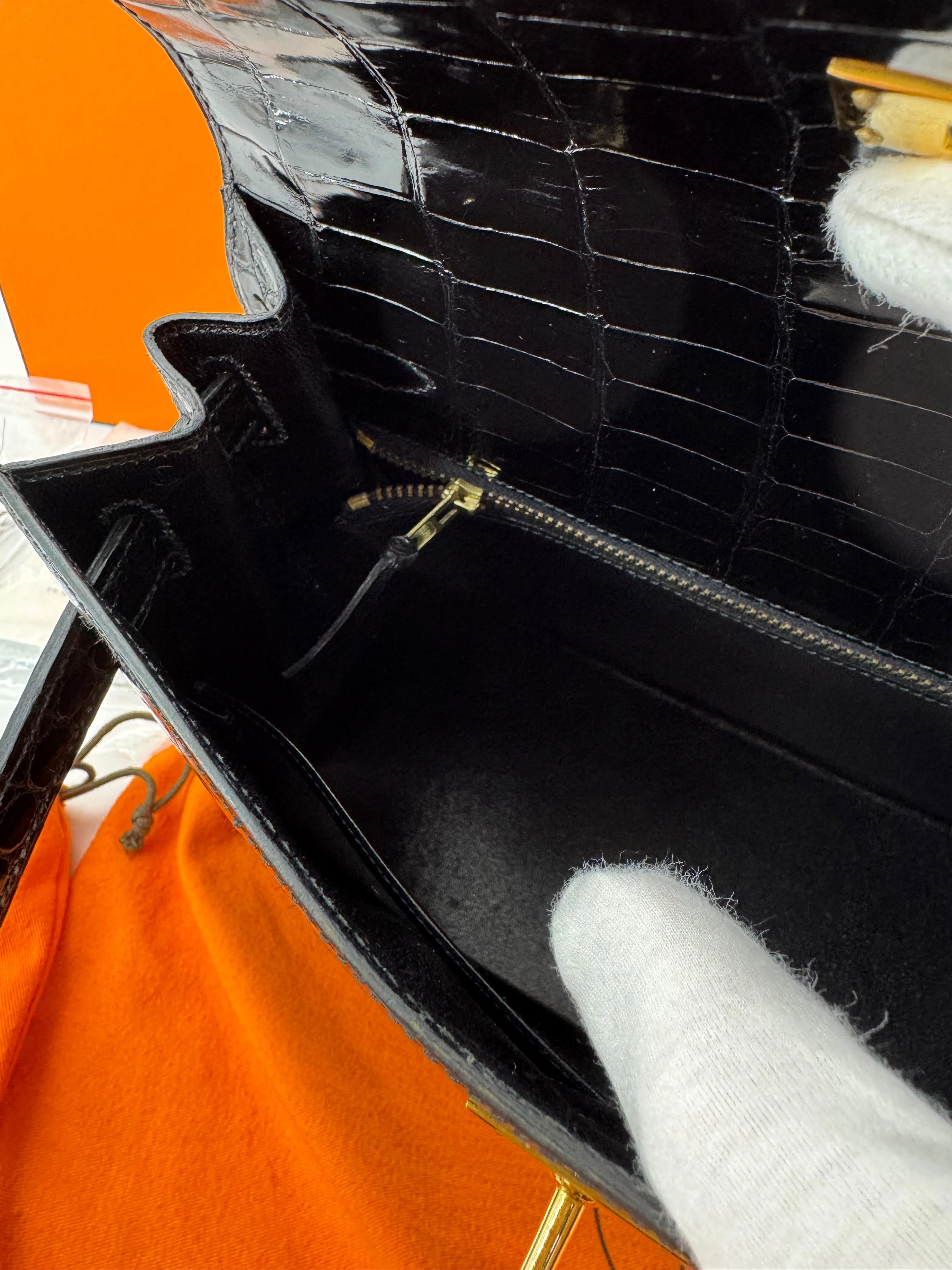 Hermes kelly 28 black shiny crocodile leather Gold hardware - Image 6