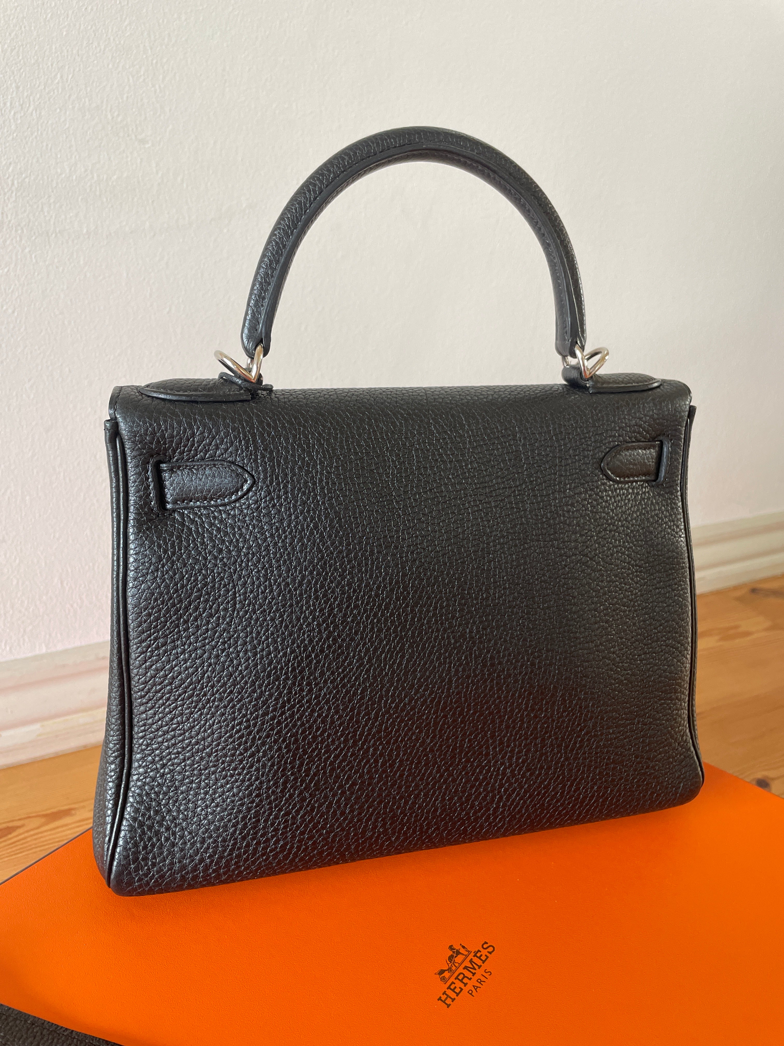 Hermès Kelly 28 Black Togo Palladium Hardware - Image 5