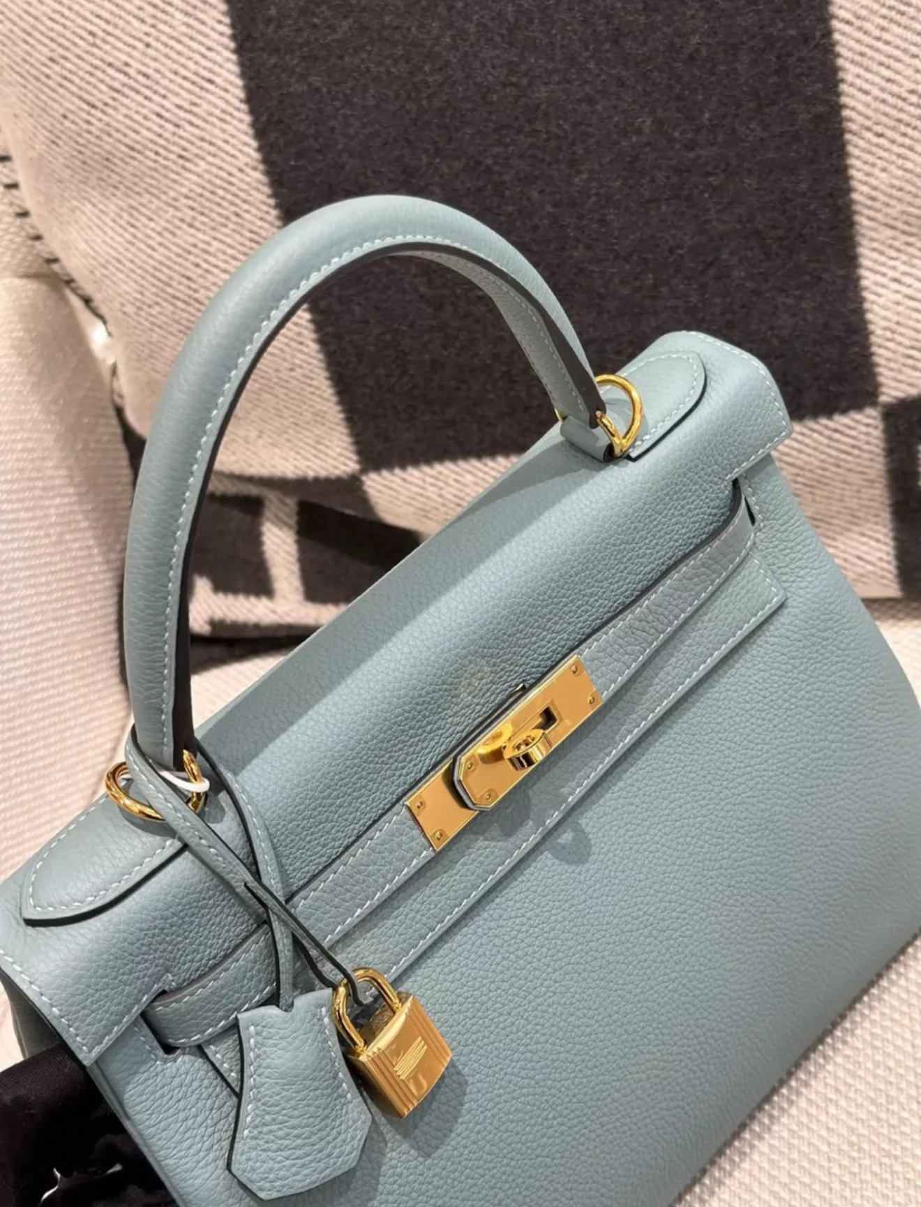 Hermès Kelly 28 Bleu Azur Togo Leather Gold Hardware - Image 5