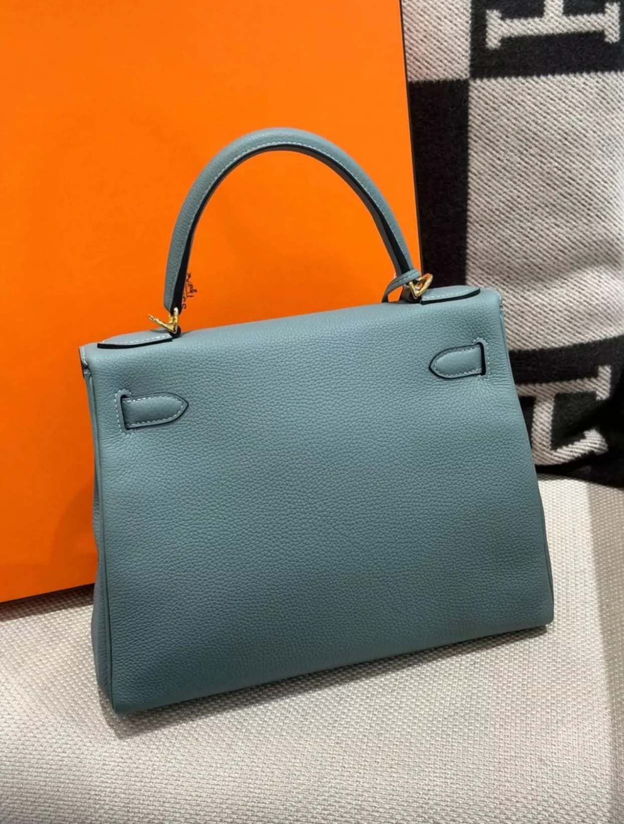 Hermès Kelly 28 Bleu Azur Togo Leather Gold Hardware - Image 6