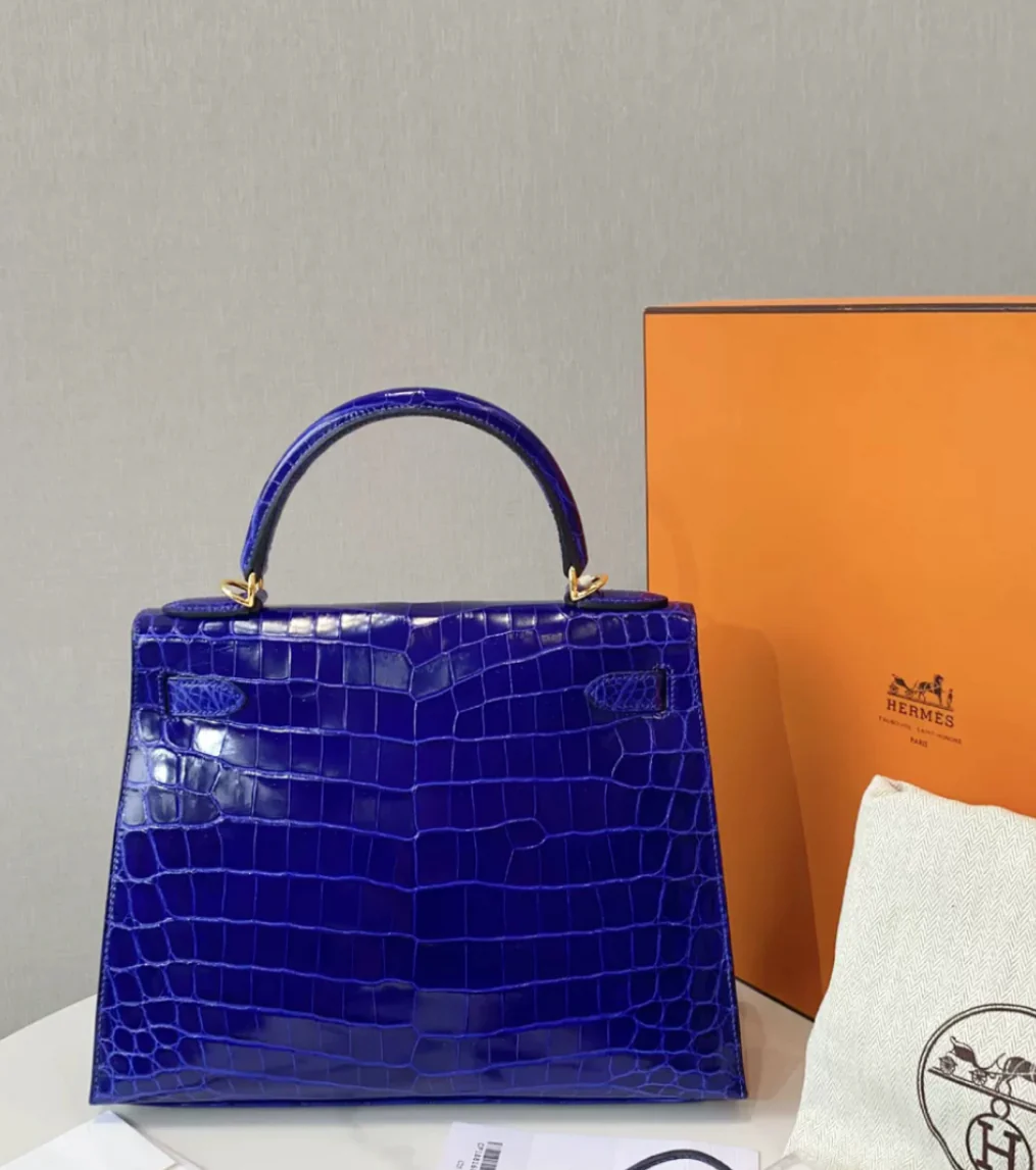 Hermès Kelly 28 Blue Electric Shiny Crocodile Leather Gold Hardware - Image 3