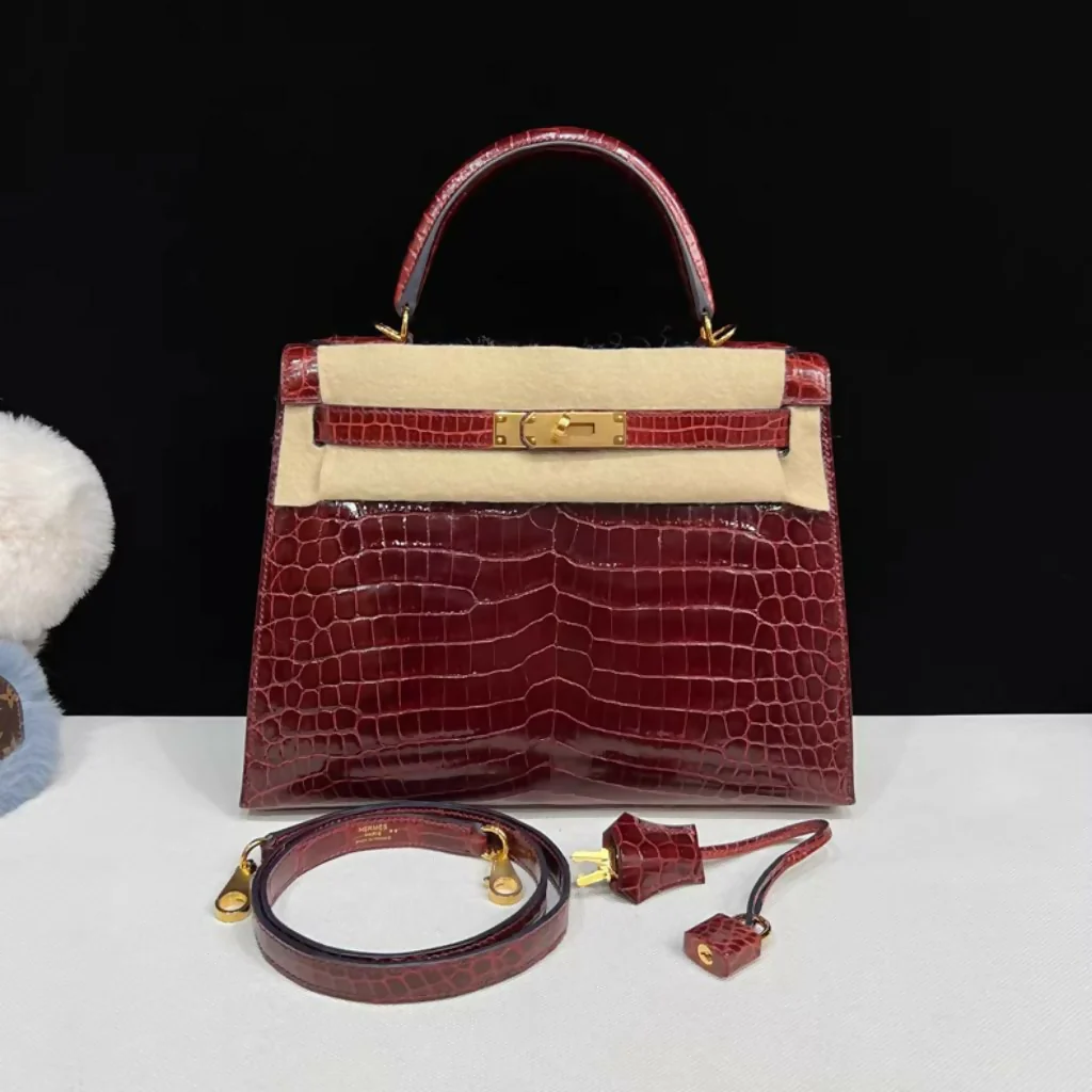 Hermès Kelly 28 Rouge H Crocodile leather with Gold Hardware