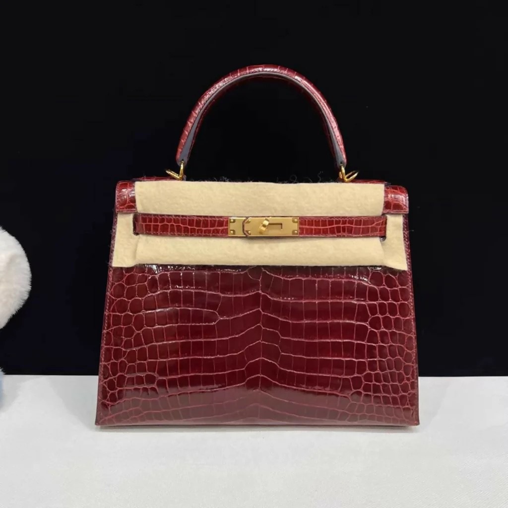 Hermès Kelly 28 Rouge H Crocodile leather with Gold Hardware - Image 2