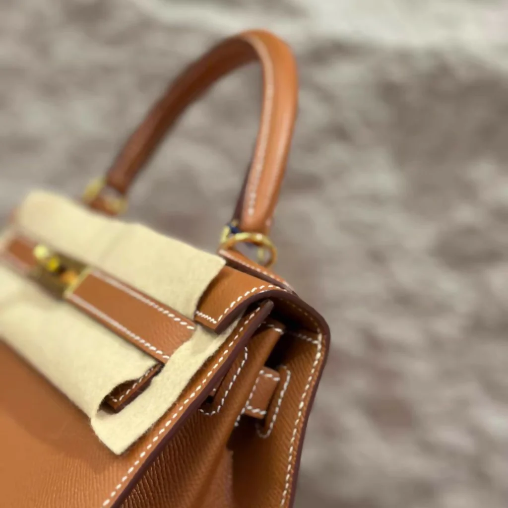 Hermès Kelly 28 Gold Epsom Leather Gold Hardware - Image 3