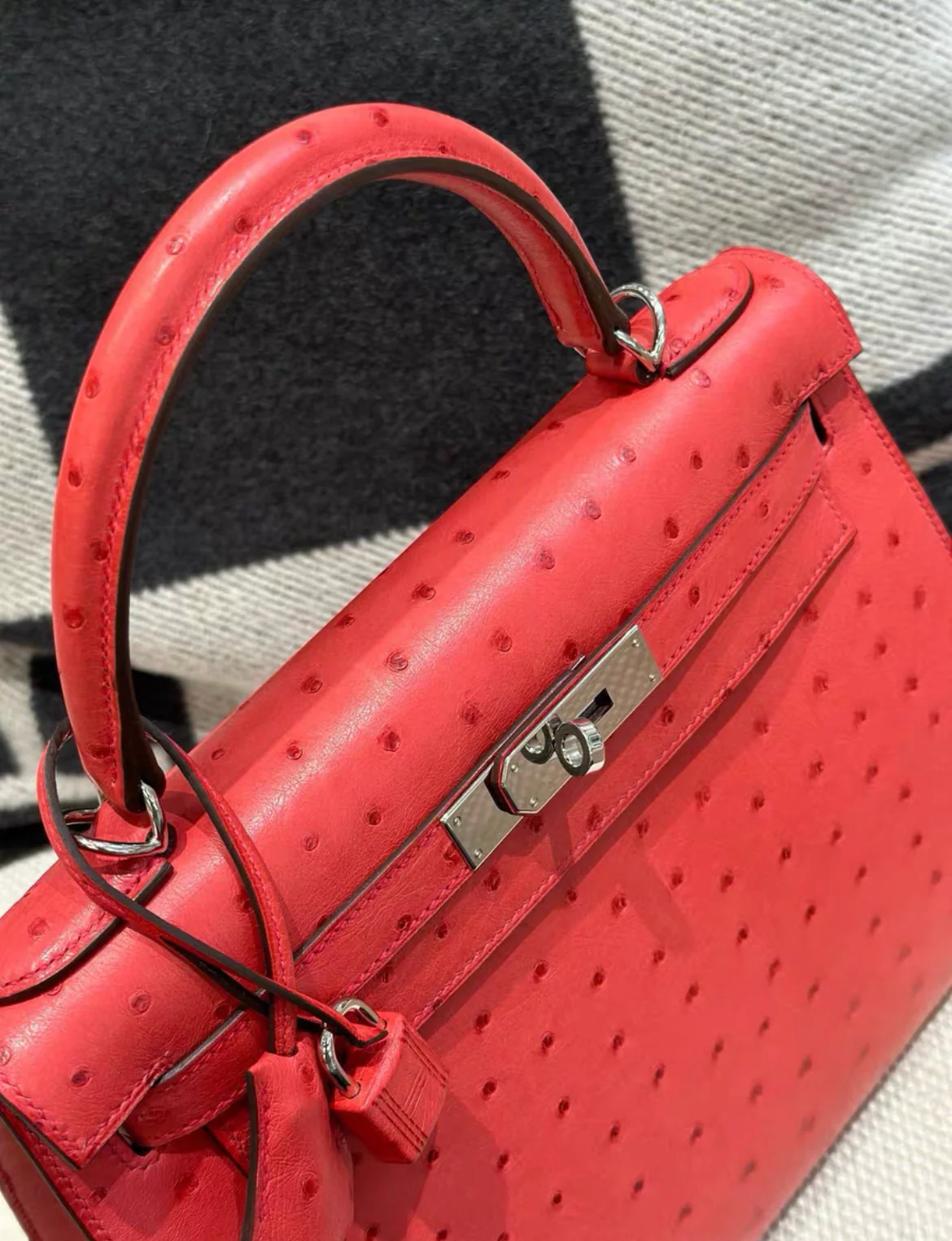 Hermes Kelly 28 Ostrich Leather palladium hardware - Image 7