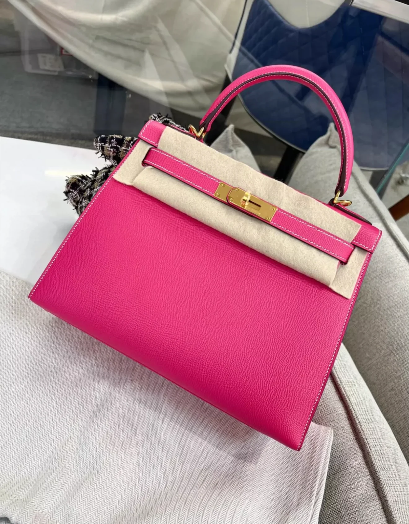 Hermes Kelly 28 Rose Extreme Pink Epsom Leather Gold Hardware - Image 2
