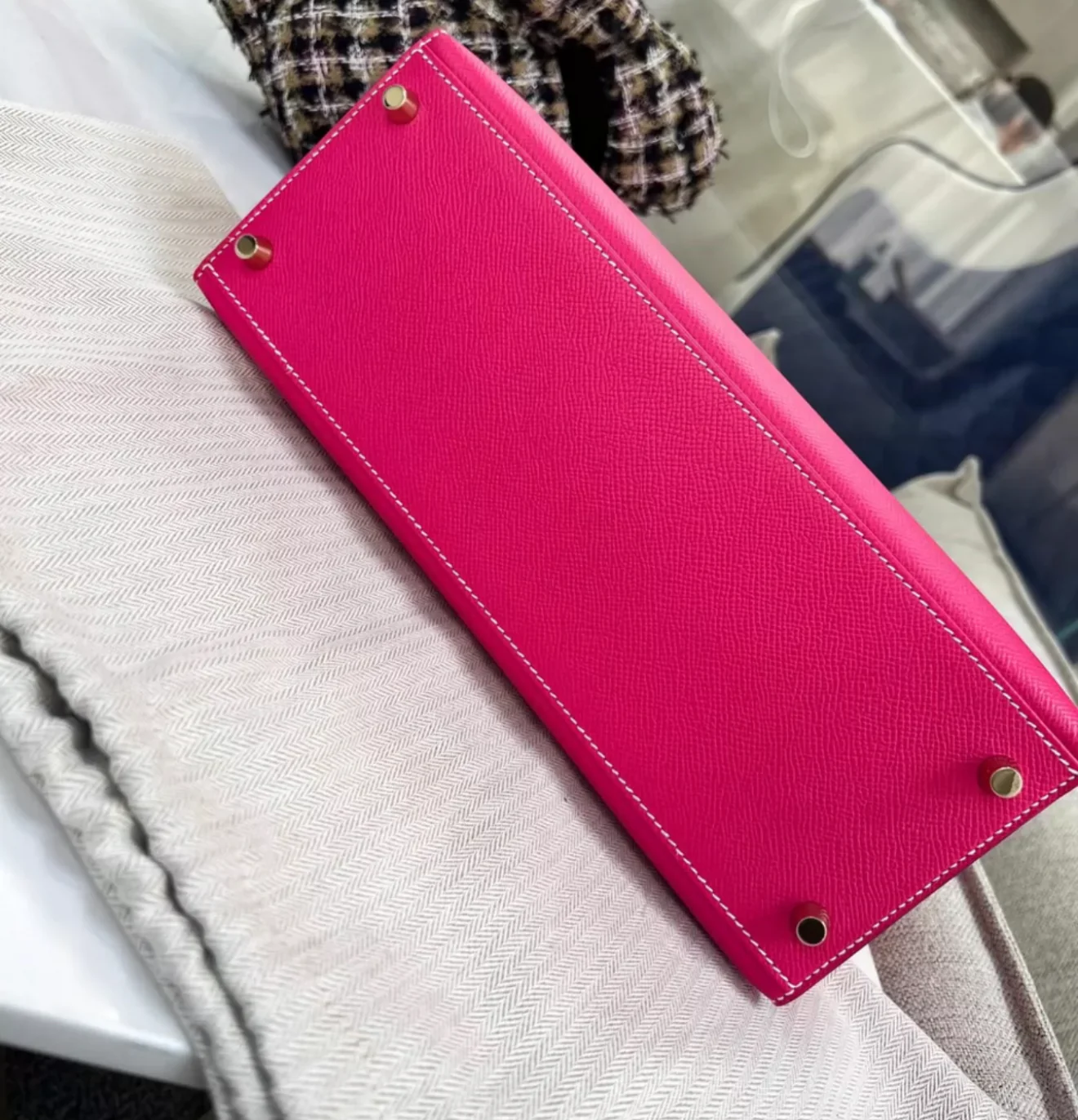 Hermes Kelly 28 Rose Extreme Pink Epsom Leather Gold Hardware - Image 5