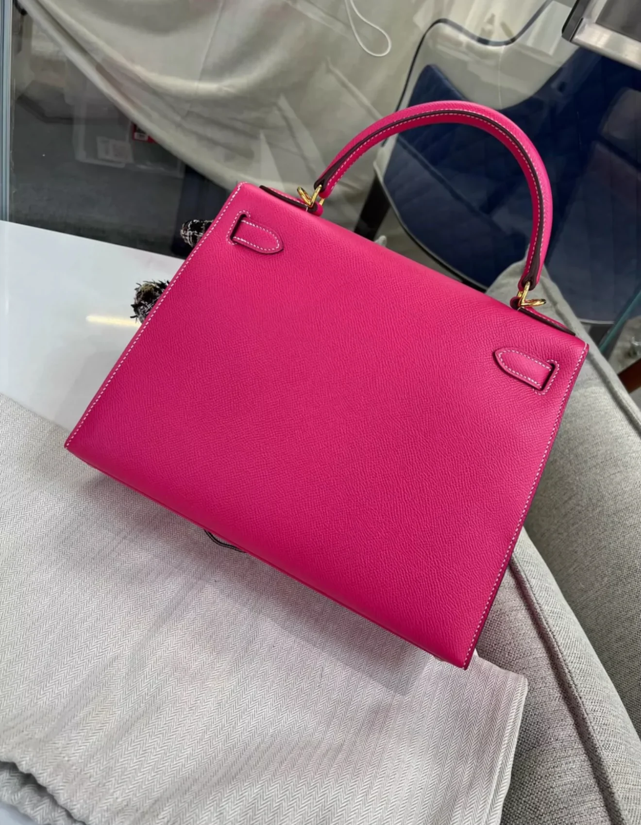 Hermes Kelly 28 Rose Extreme Pink Epsom Leather Gold Hardware - Image 6