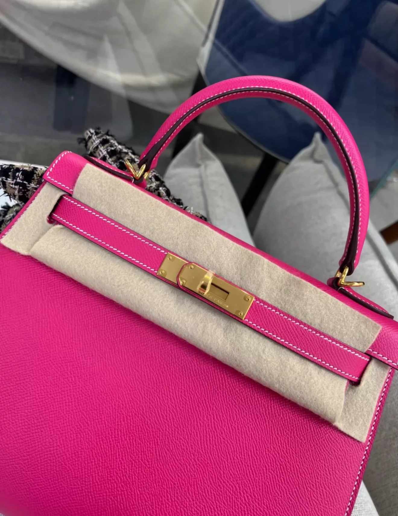 Hermes Kelly 28 Rose Extreme Pink Epsom Leather Gold Hardware - Image 8