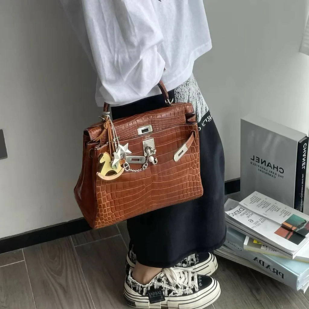 Hermès Kelly 28 Saddle Crocodile leather palladium hardware - Image 2