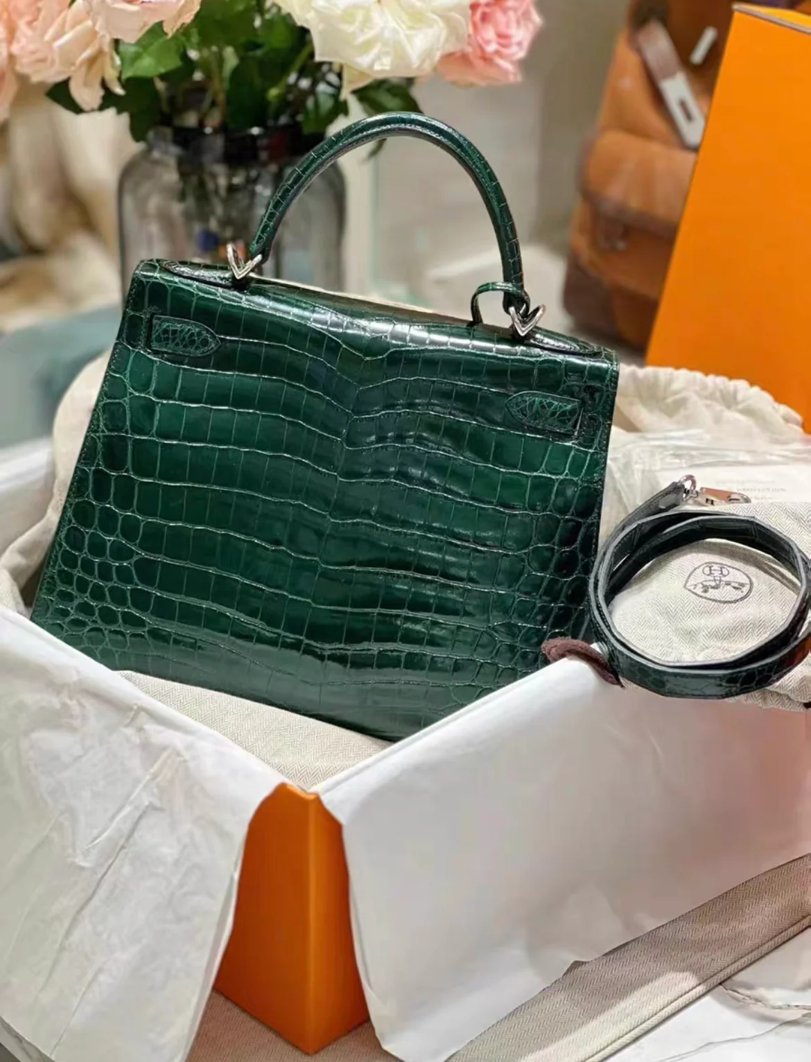 HERMÈS KELLY 28 SELLIER EMERALD SHINY CROCODILE PALLADIUM HARDWARE - Image 2