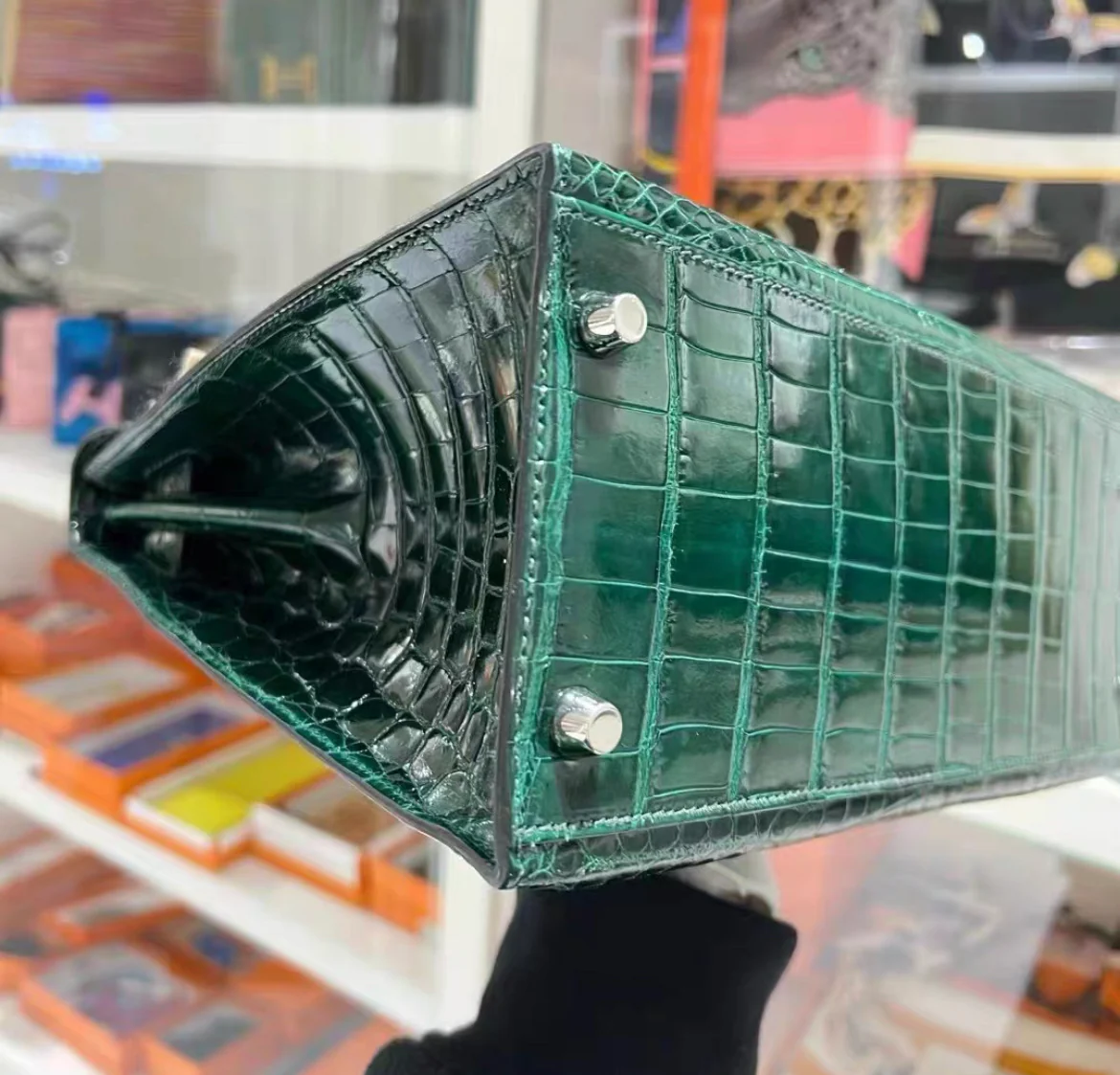 HERMÈS KELLY 28 SELLIER EMERALD SHINY CROCODILE PALLADIUM HARDWARE - Image 7
