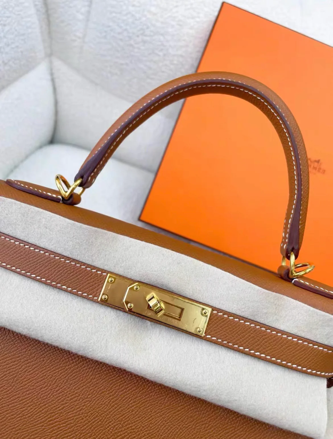 Hermes Kelly 28 Sellier Gold Epsom Gold Hardware - Image 2