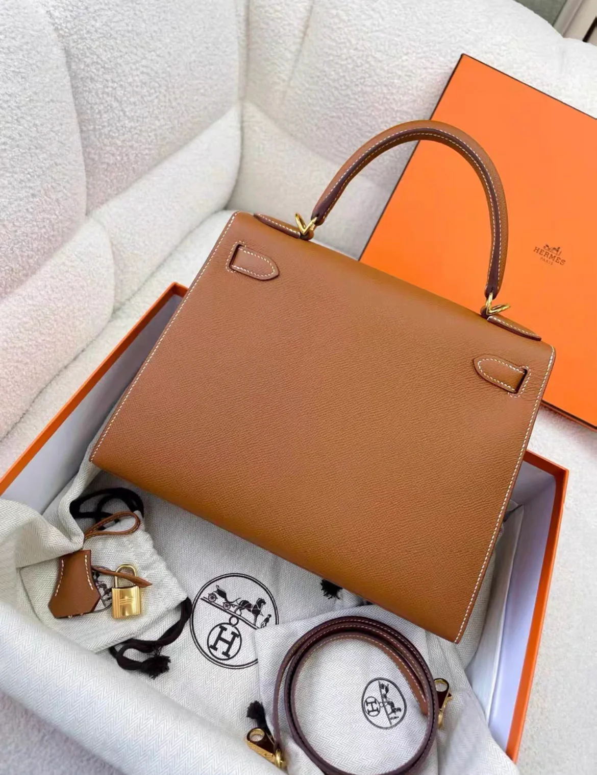 Hermes Kelly 28 Sellier Gold Epsom Gold Hardware - Image 3
