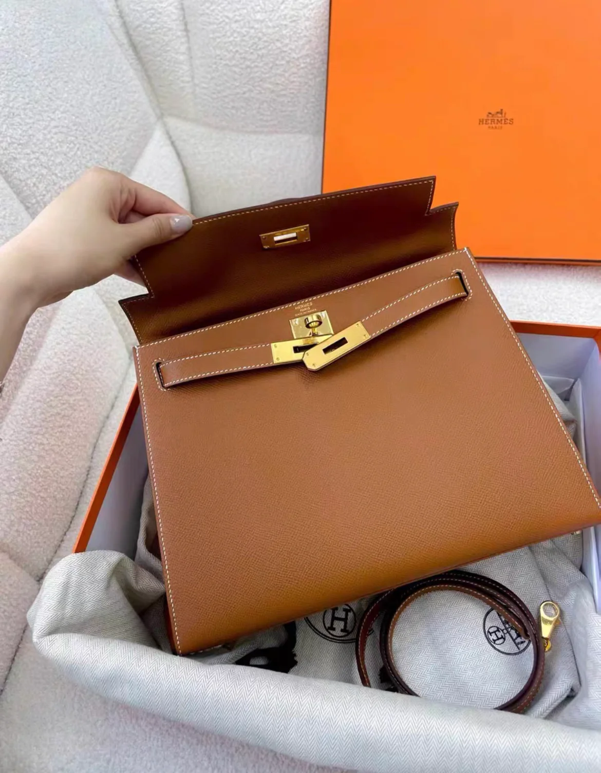 Hermes Kelly 28 Sellier Gold Epsom Gold Hardware - Image 7