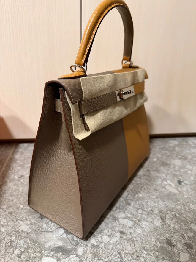 Hermès Kelly 28 Sellier Sesame/Etoupe/Bleu Indigo Veau Epsom Laiton Palladium Hardware - Image 16
